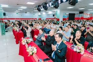 bo nhiem tan Pho Tong Giam doc