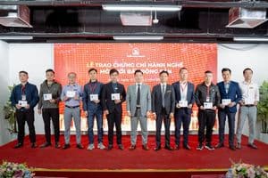 Trao Chứng chỉ 13